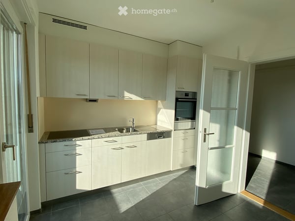 Schöne Hell 3.5 Zimmer Wohnung mit 2 Balkon 2