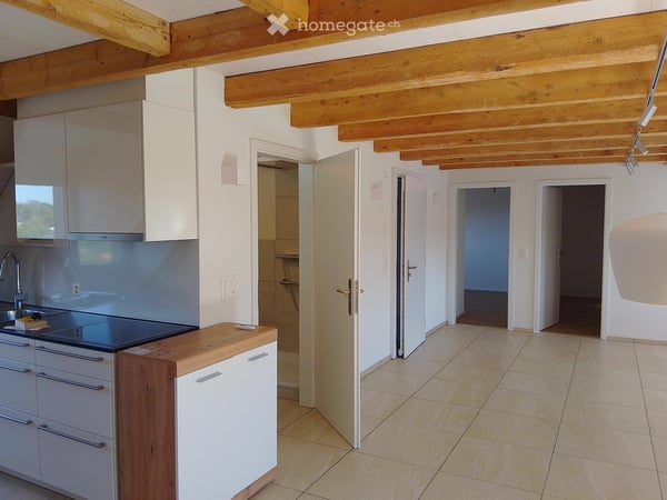 Schöne Dachwohnung in Uzwil mit Aussenparkplatz und Garten 2