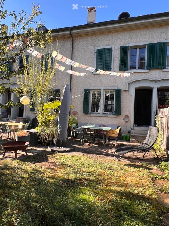 Schmuckes Reihenhäuschen mit Garten