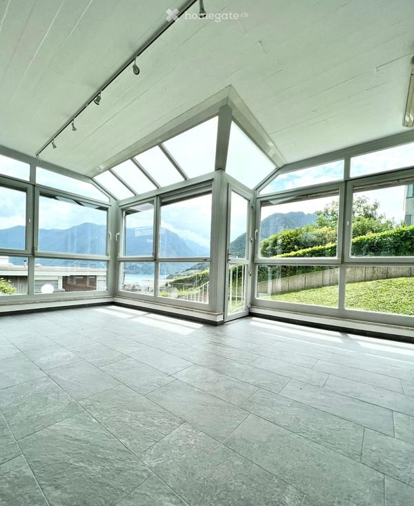 Elegante appartamento completamente rinnovato con vista lago 1