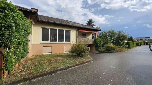 Frisch saniertes 6.5-Zimmer-Doppelhaus an ruhiger Lage