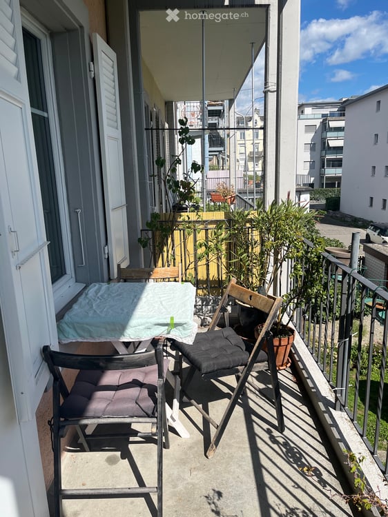 Sehr schöne helle 2.5 Zimmer Wohnung 3