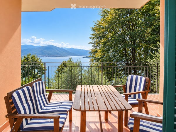 Appartamento fronte lago con terrazzo ad Arolo di Leggiuno 3