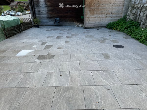 2 Zi. - Wohnung mit grosser Terrasse und Autoabstellplatz 8