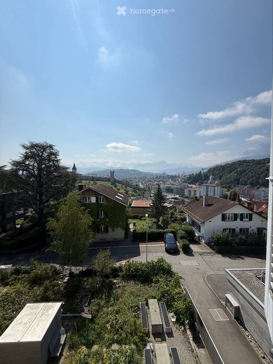 Helle 2 Zimmer Dachwohnung mit schöner Aussicht 4
