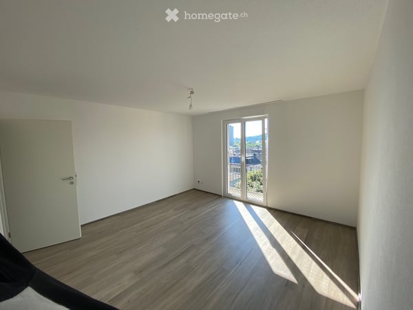 Top-Aussicht & Stadtnah: Frisch renovierte 4.5-Zi.-Wohnung 2