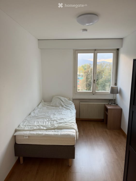 Zimmer in Studentenhaus per 1. November 4