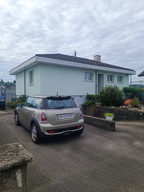 Freistehendes Haus mit Garten. Gewerbliche Nutzung möglich