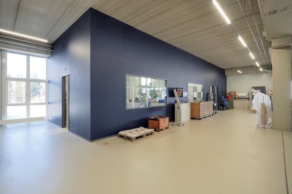 Attraktive neuwertige Gewerbefläche mit Lagerhallen, Büro, Rampe! 10