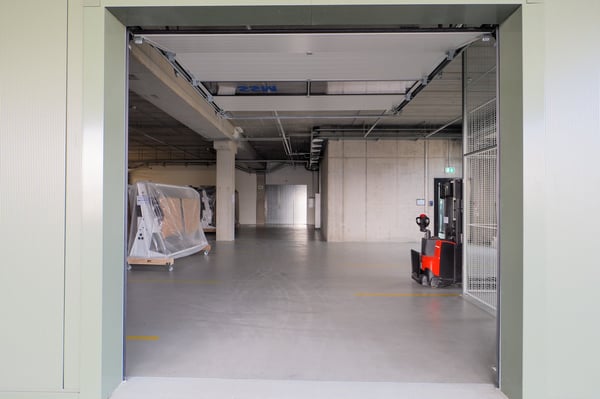 Attraktive neuwertige Gewerbefläche mit Lagerhallen, Büro, Rampe! 4