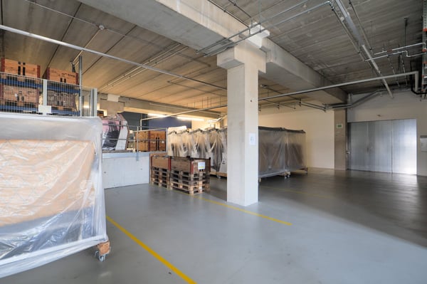 Attraktive neuwertige Gewerbefläche mit Lagerhallen, Büro, Rampe! 6