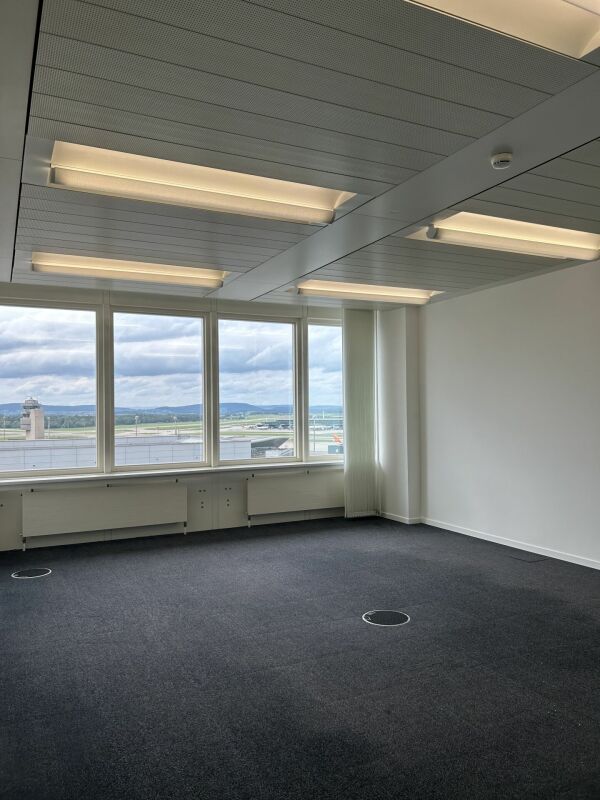 Prime Center 1 - Blocco di uffici con vista sul traffico aereo