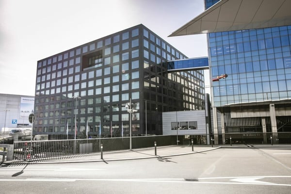 Prime Center 3 - Büroräumlichkeit mit Aussicht auf das Fluggeschehen 1