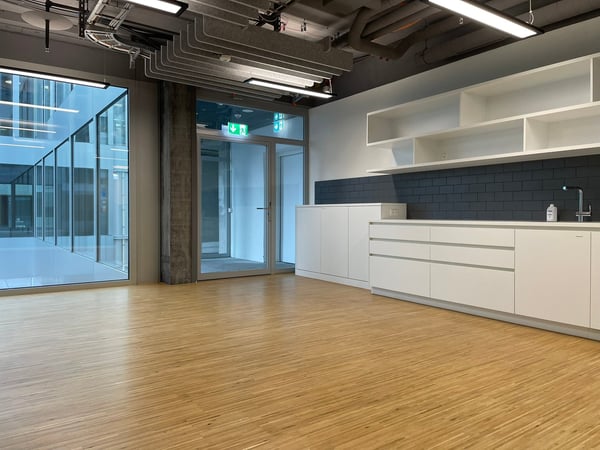 Attraktive, ausgebaute Fläche für leichtes Gewerbe im THE CIRCLE - ca. 340 m2 -) 2