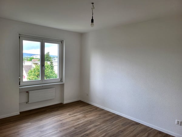 Helle neu sanierte 2.5 Zimmerwohnung! 6