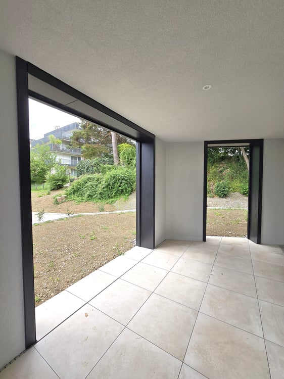 «Erstbezug» Moderne 4.5 Zimmer Gartenwohnung, nur 20 Minuten von Zürich 9