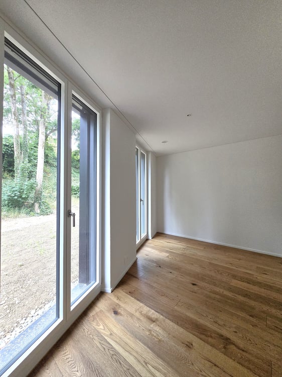 «Erstbezug» Moderne 4.5 Zimmer Gartenwohnung, nur 20 Minuten von Zürich 5