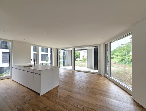 «Erstbezug» Moderne 4.5 Zimmer Gartenwohnung, nur 20 Minuten von Zürich 4