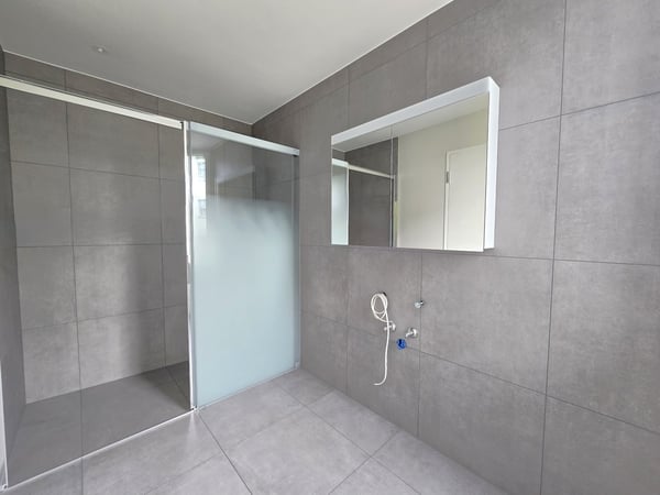Moderne 3.5-Zimmer-Neubauwohnung mit Balkon in Neuenhof 9