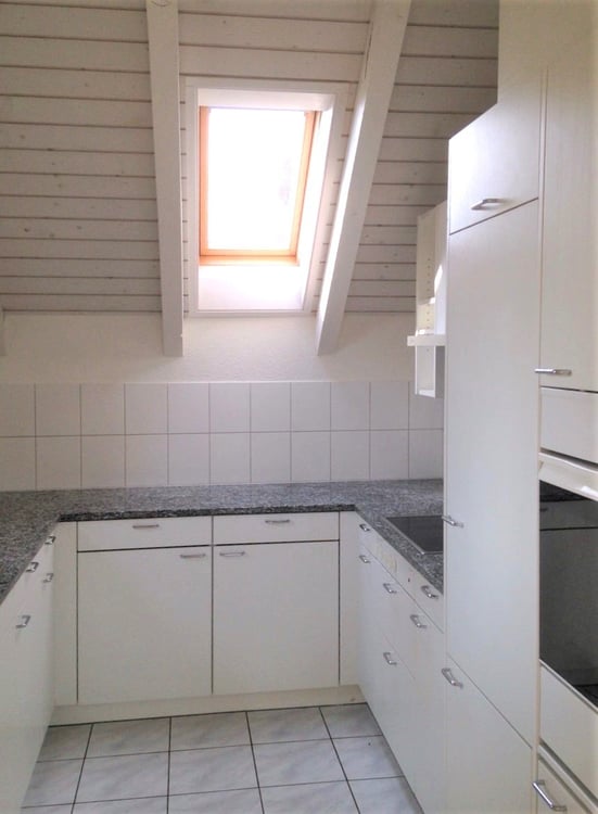 Charmante 5.5-Zimmer-Maisonette-Wohnung in Neerach – Ruhige Lage mit herrlichem Ausblick 8