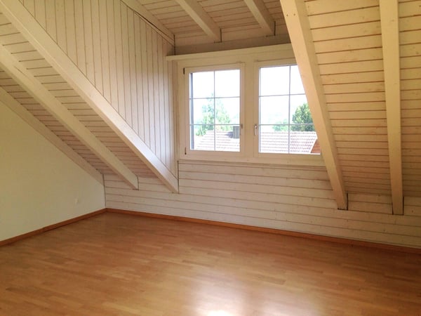 Charmante 5.5-Zimmer-Maisonette-Wohnung in Neerach – Ruhige Lage mit herrlichem Ausblick 5