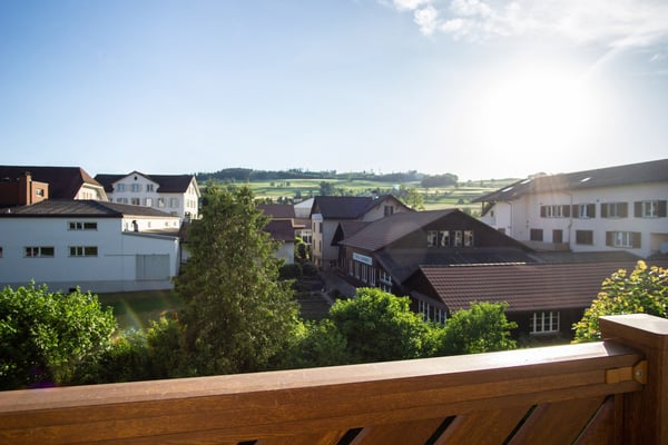 Neu renovierte Wohnung mit grossem Balkon!