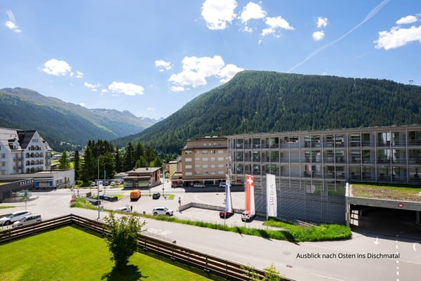 Stilvolle 3.5 Zimmerwohnung an Zentraler Lage in Davos Platz 8