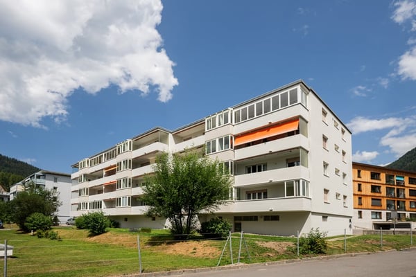 Attraktive 3.5-Zimmer-Wohnung an Top-Lage in Davos Dorf 1