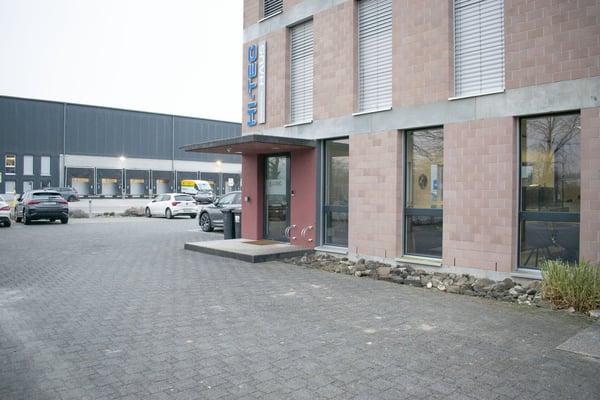 Repräsentative Büro-/Gewerberäume im Erdgeschoss in Pfungen 3