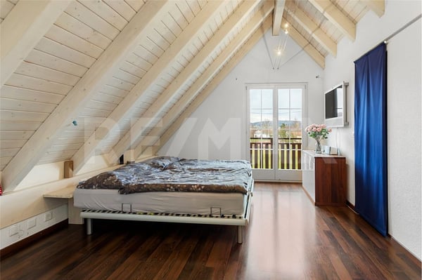 Helle 1.5-Zimmer-Maisonettewohnung mit zwei Balkone und unverbaubarer Aussicht 8