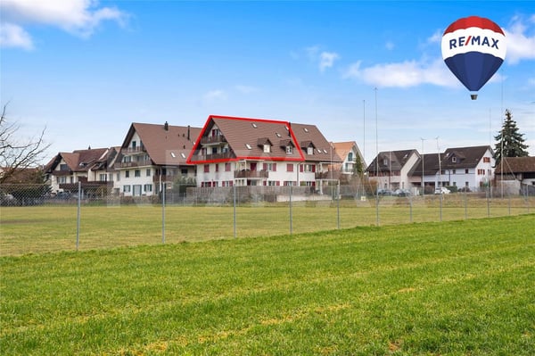 Helle 1.5-Zimmer-Maisonettewohnung mit zwei Balkone und unverbaubarer Aussicht 1