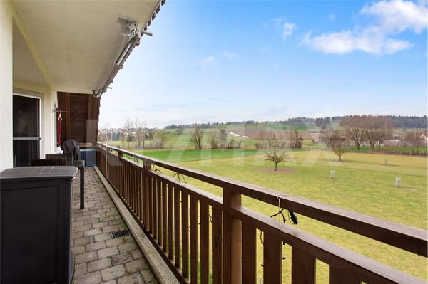 Helle 1.5-Zimmer-Maisonettewohnung mit zwei Balkone und unverbaubarer Aussicht 12