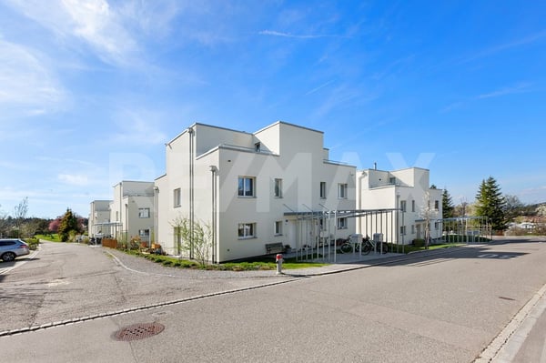 Neuwertiges 5.5-Zi.-Doppeleinfamilienhaus an ruhiger Lage 12