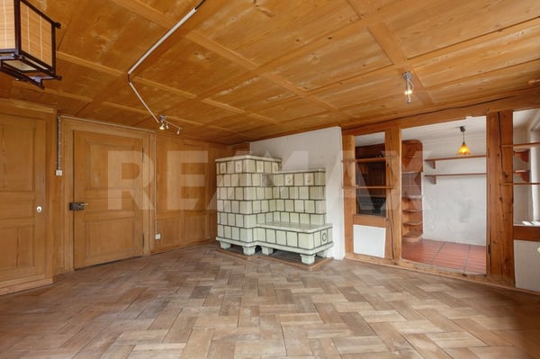 9.5-Zi.-Wohnhaus mit Gewerbe- und Ladenfläche 2