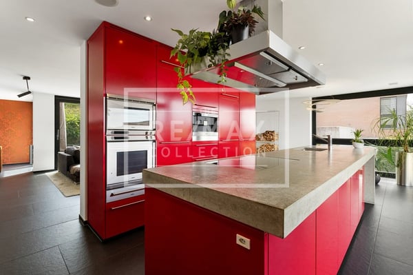 Exklusives 7-Zimmer-Einfamilienhaus mit fantastischer Aussicht 9
