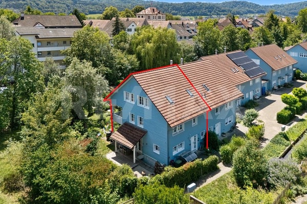 Idyllisches 5.5-Zi.-DEFH mit direktem Zugang zum Näfbach 12