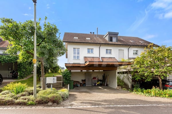 5.5-Zimmer-Reiheneckhaus mit viel Privatsphäre und Weitblick 2