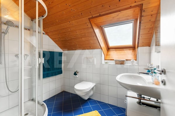 5.5-Zimmer-Reiheneckhaus mit viel Privatsphäre und Weitblick 10