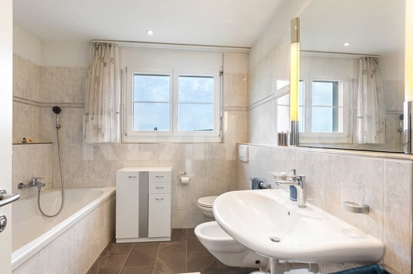 5.5-Zimmer-Reiheneckhaus mit viel Privatsphäre und Weitblick 9