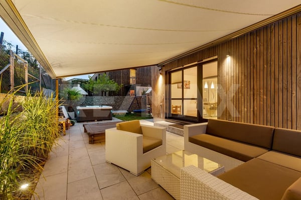Exklusives 5.5-Zi.-Doppeleinfamilienhaus mit fantastischer Aussicht 10