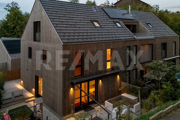 Exklusives 5.5-Zi.-Doppeleinfamilienhaus mit fantastischer Aussicht 12
