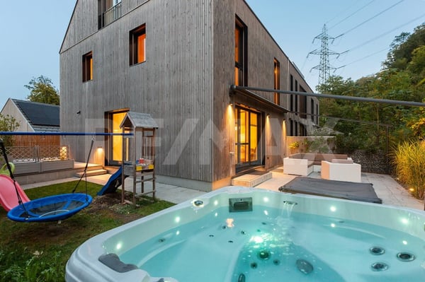 Exklusives 5.5-Zi.-Doppeleinfamilienhaus mit fantastischer Aussicht 9
