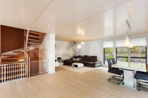 Exklusives 5.5-Zi.-Doppeleinfamilienhaus mit fantastischer Aussicht 2