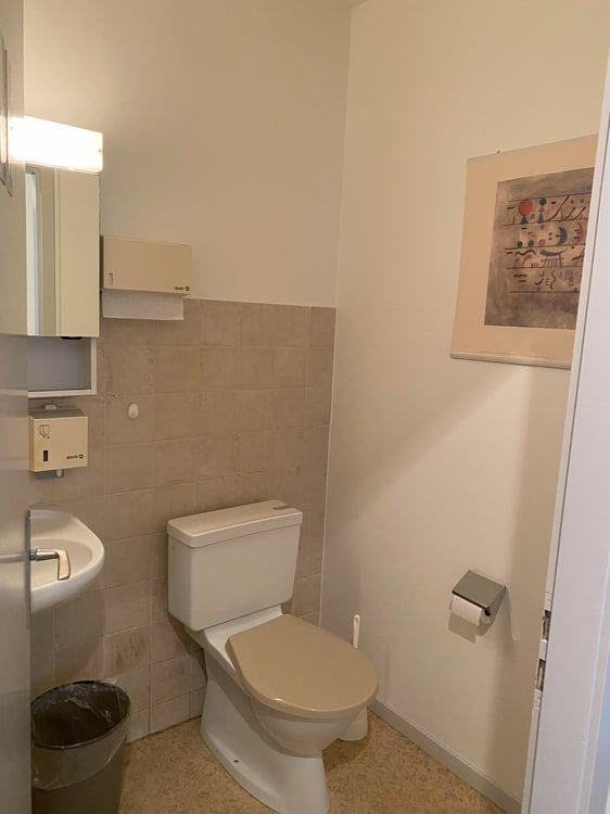 Grosszügige Büro- / Praxisfläche zu vermieten 9