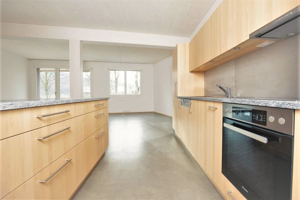 Offene 1.5-Zimmerwohnung mit Balkon und Lift 3