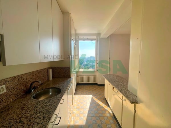 Ampia casa con 3 appartamenti di diverse dimensioni, con bella vista 9