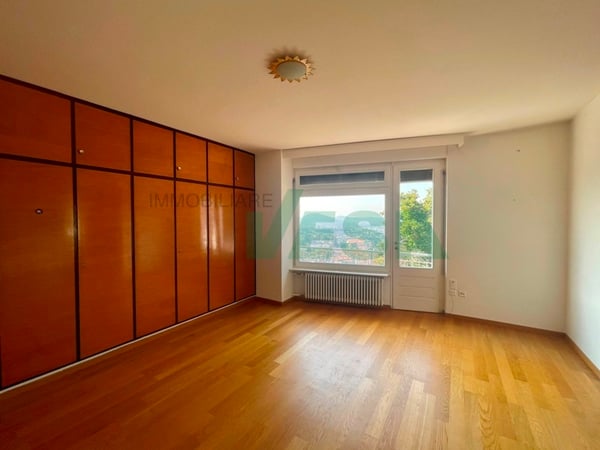 Ampia casa con 3 appartamenti di diverse dimensioni, con bella vista 7