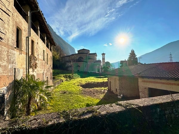 Bel terreno edificabile in splendida posizione tranquilla e soleggiata 3