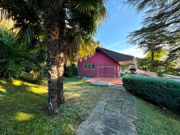 Interessante grande terreno pianeggiante con molto potenziale 4