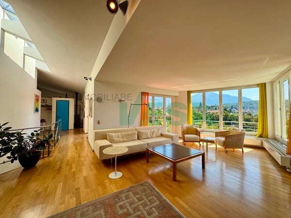 Magnifica proprietà con villa, romantico rustico e terreno edificabile 2